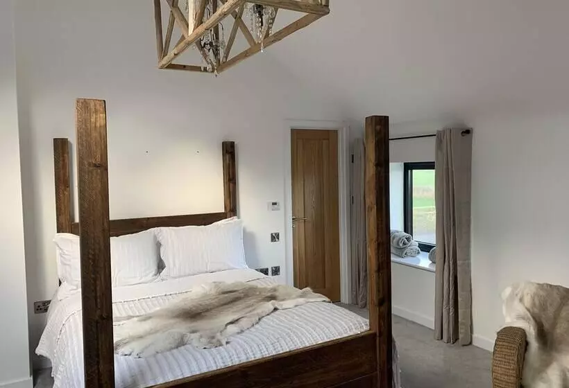 レジデンス Stunning Barn Sleeps 10 With Hot Tub Nr Melton