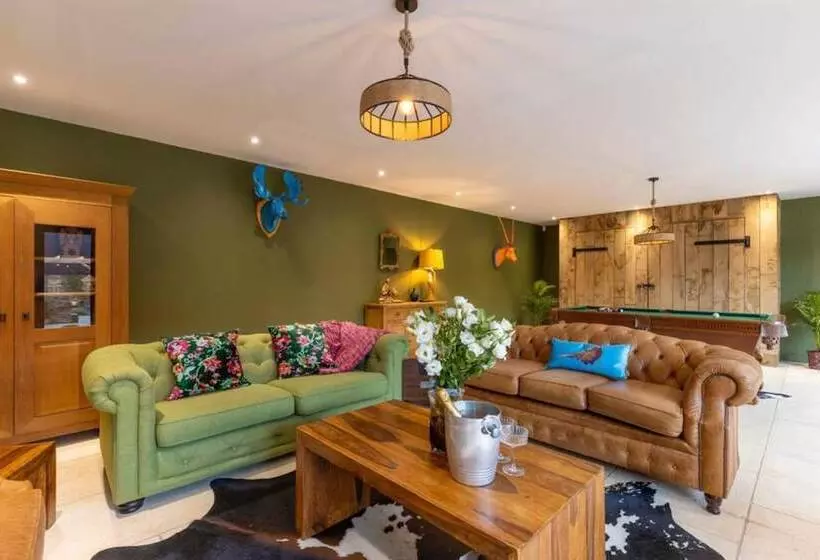 レジデンス Stunning Barn Sleeps 10 With Hot Tub Nr Melton