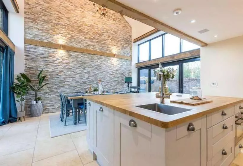 レジデンス Stunning Barn Sleeps 10 With Hot Tub Nr Melton