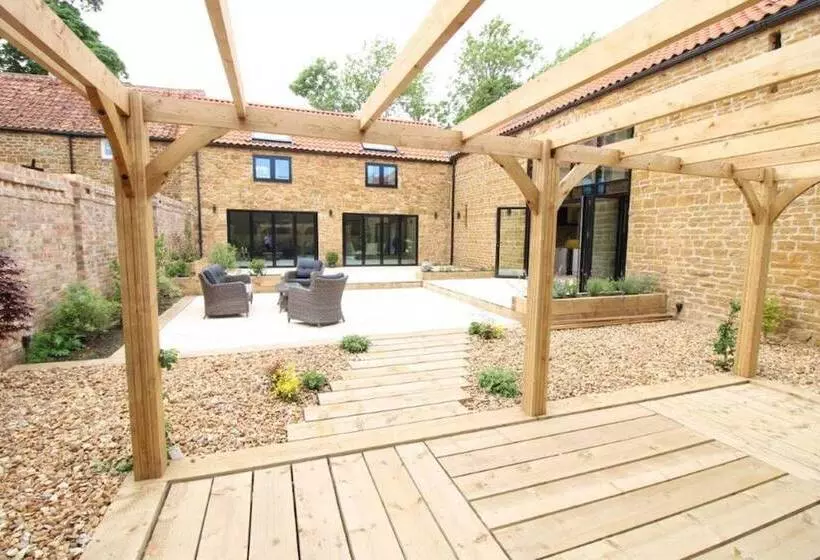 レジデンス Stunning Barn Sleeps 10 With Hot Tub Nr Melton