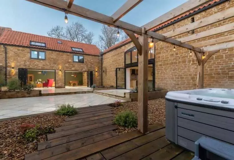 レジデンス Stunning Barn Sleeps 10 With Hot Tub Nr Melton