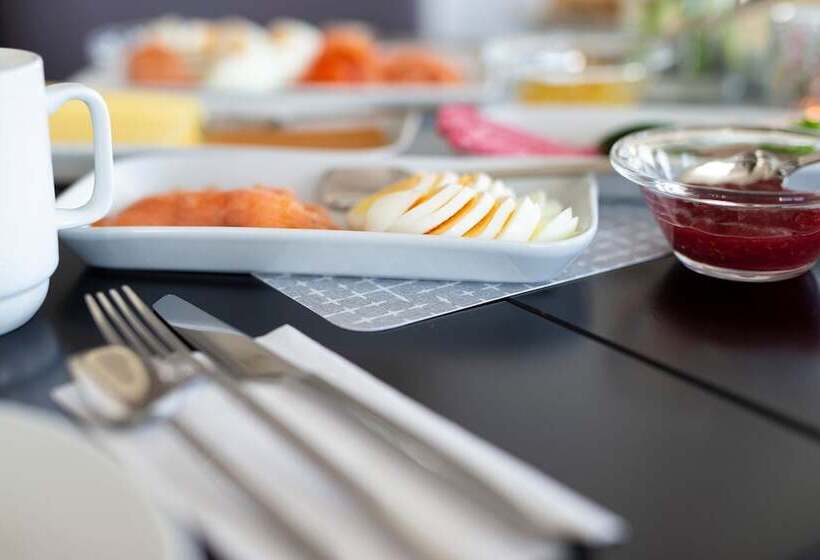 Sjøholt Sommerhotell Bed&breakfast