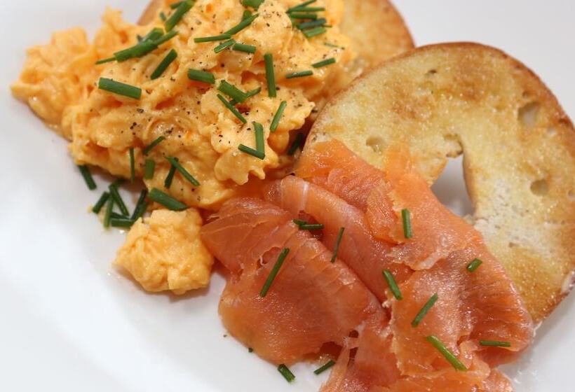 مبيت وإفطار The Waves