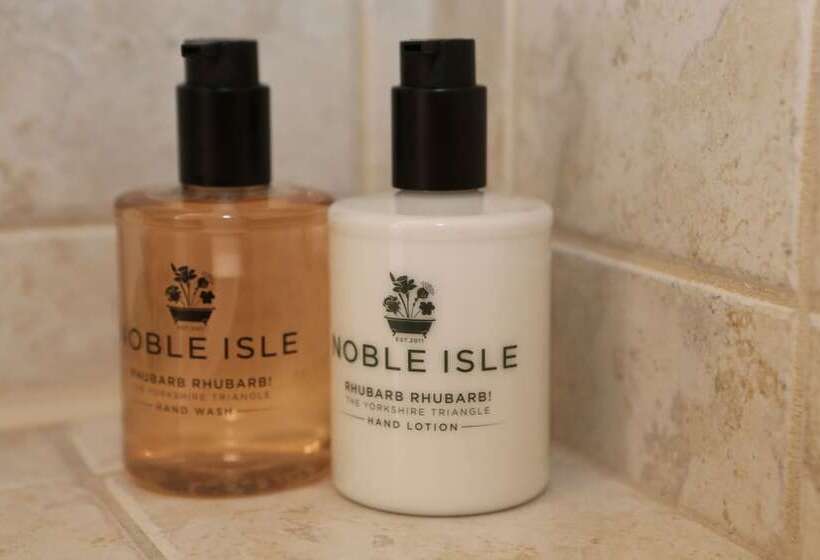 مبيت وإفطار The Waves