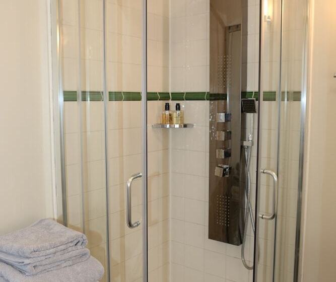 مبيت وإفطار The Waves