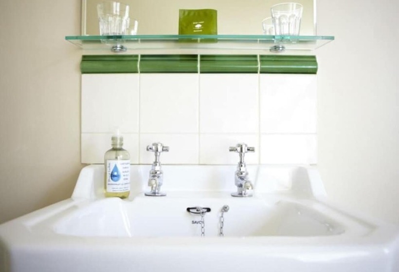 مبيت وإفطار The Waves