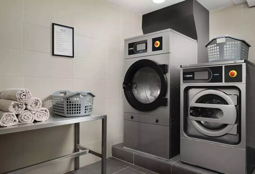 هتل Hilton Garden Inn Evora