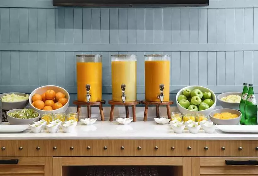 هتل Hilton Garden Inn Evora