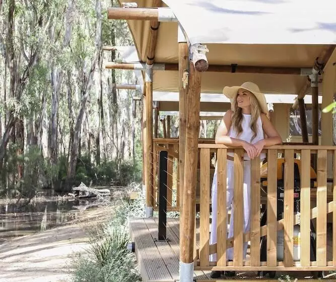 ホテル Koondrook Glamping Retreat