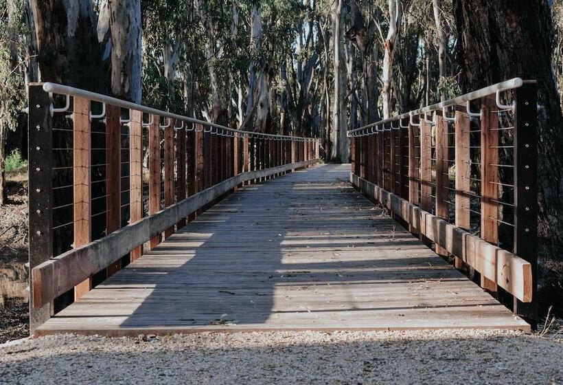 בית מלון כפרי Koondrook Glamping Retreat