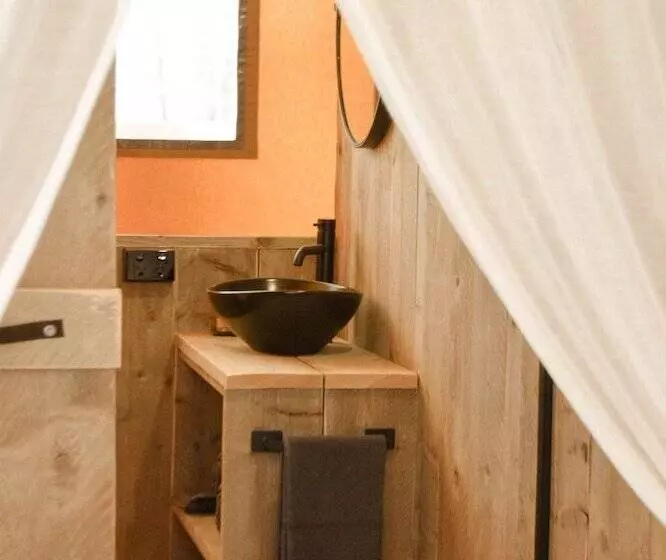 ホテル Koondrook Glamping Retreat