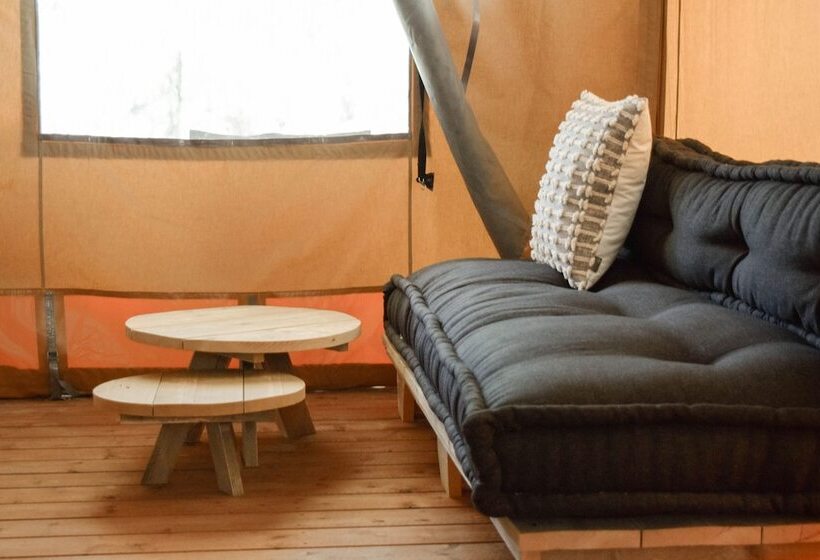 בית מלון כפרי Koondrook Glamping Retreat