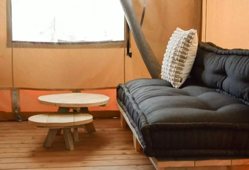 ホテル Koondrook Glamping Retreat