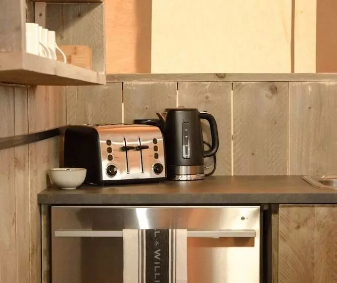 ホテル Koondrook Glamping Retreat