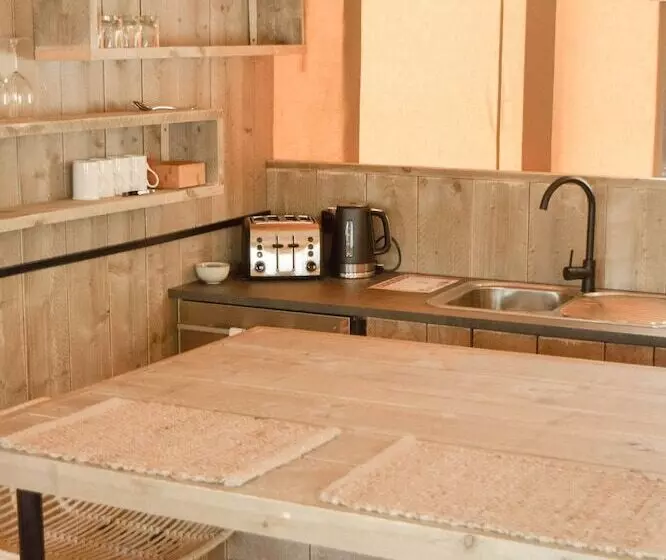 ホテル Koondrook Glamping Retreat