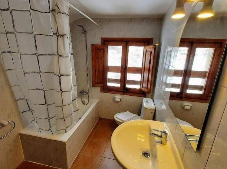 هتل روستایی Camping Solau