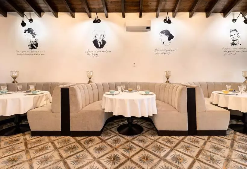 ホテル Solar Alvura Health