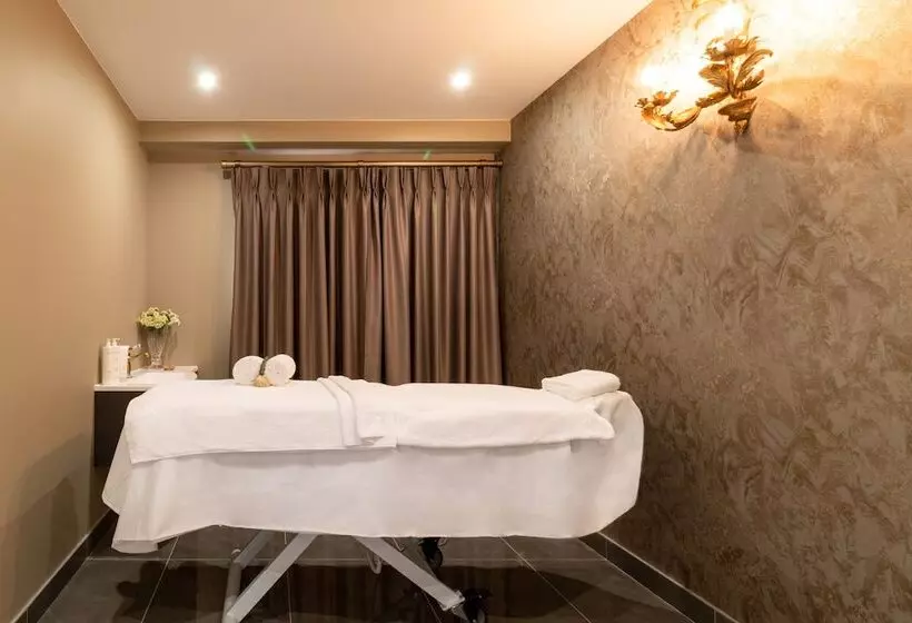 ホテル Solar Alvura Health