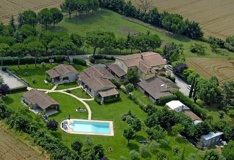 Inviting Cottage In Marsciano With Private Terrace