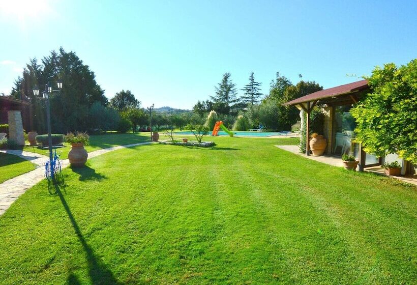 Inviting Cottage In Marsciano With Private Terrace