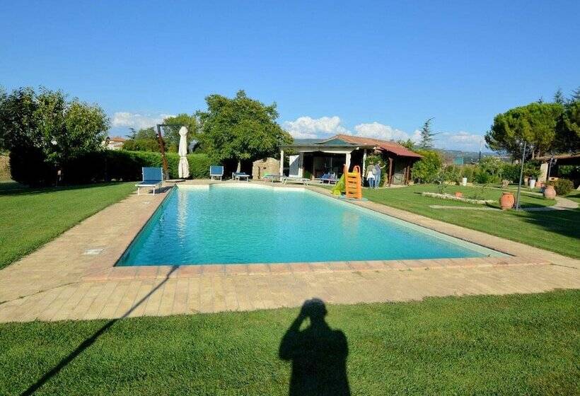 Inviting Cottage In Marsciano With Private Terrace