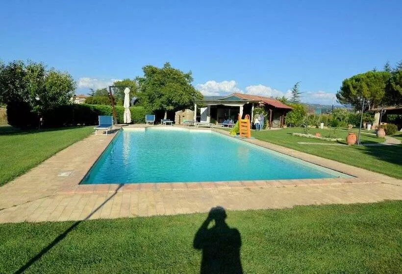 Inviting Cottage In Marsciano With Private Terrace