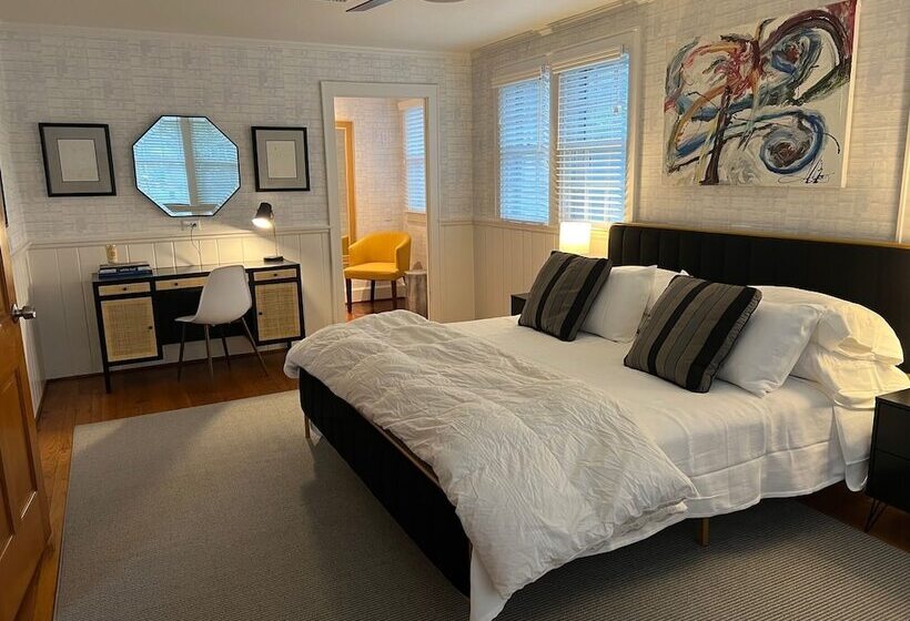 La Pension Nacogdoches