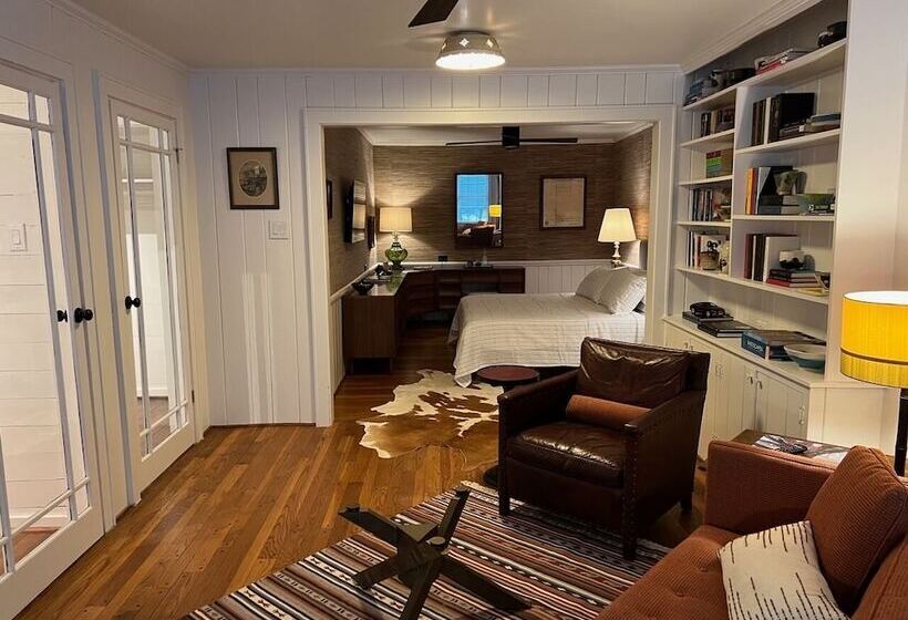 La Pension Nacogdoches