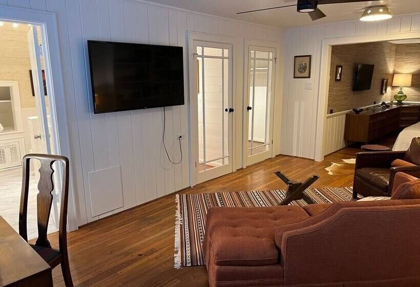 La Pension Nacogdoches