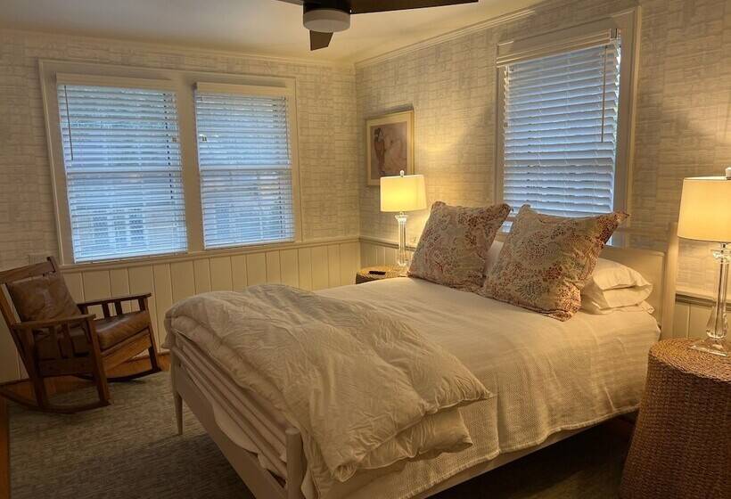 La Pension Nacogdoches