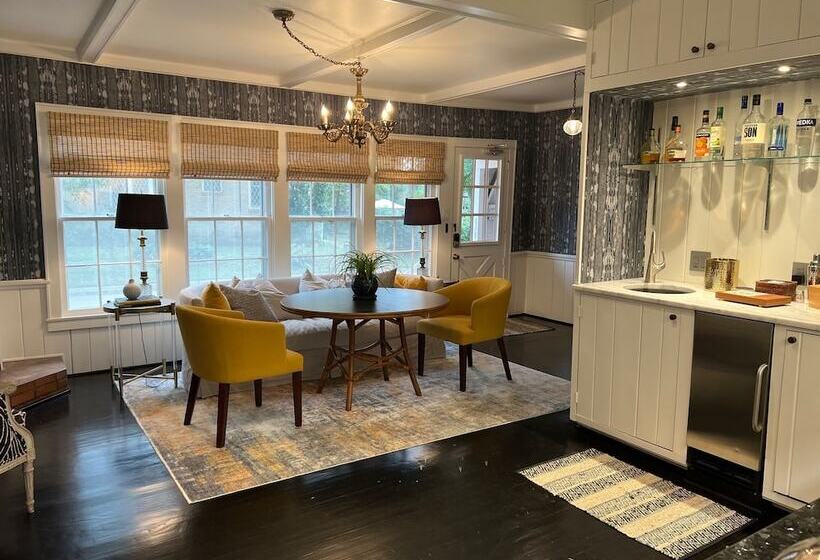 La Pension Nacogdoches