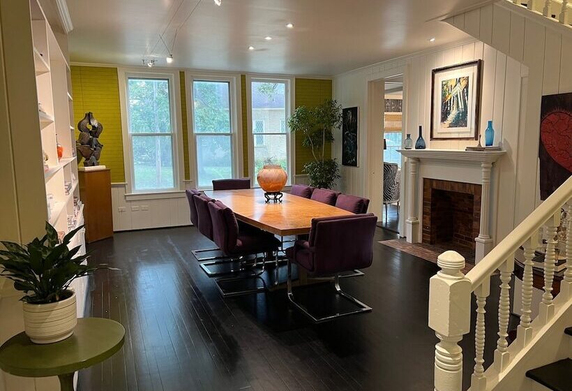 La Pension Nacogdoches