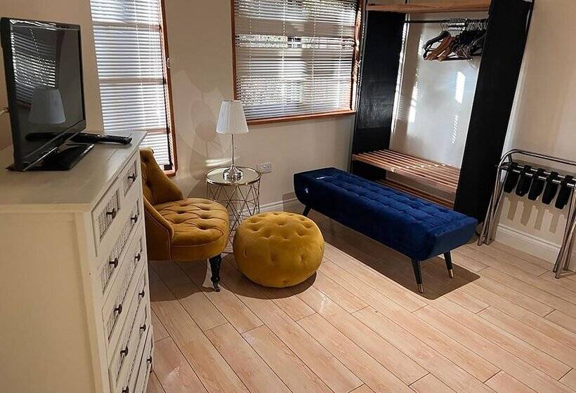 Lily Pad By Paymán Club