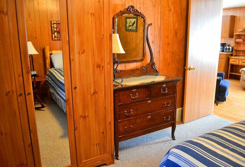 Nitschke S Northern Resort   Cabin #7