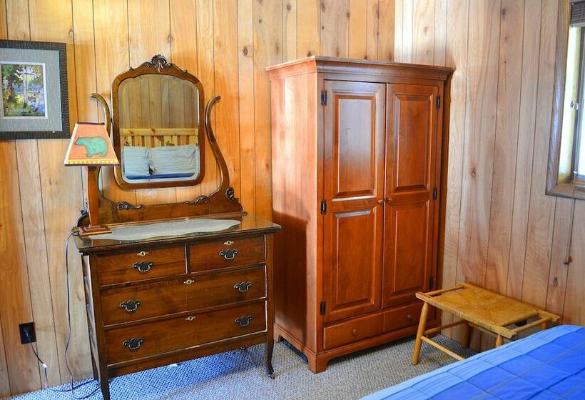 Nitschke S Northern Resort   Cabin #7