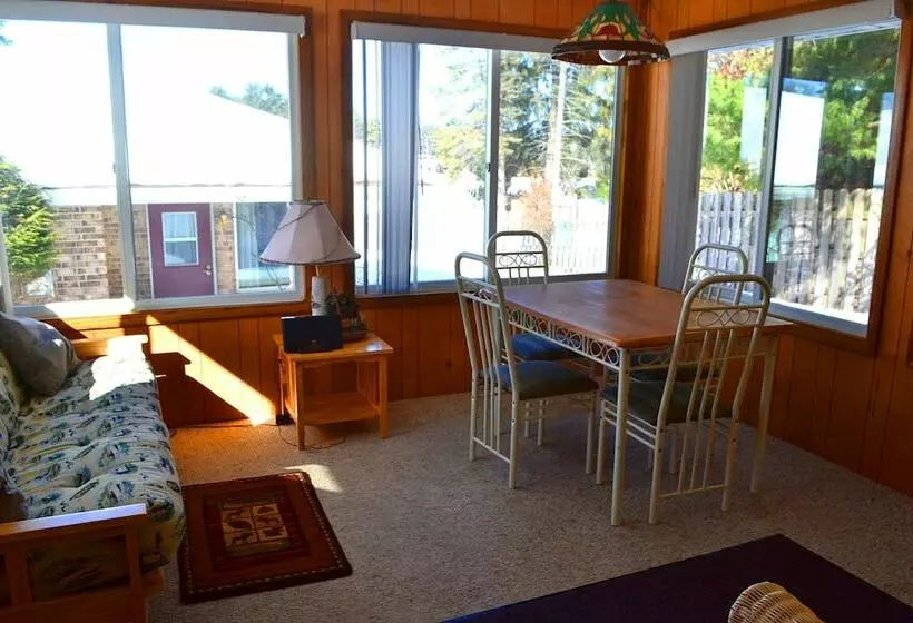 Nitschke S Northern Resort   Cabin #7