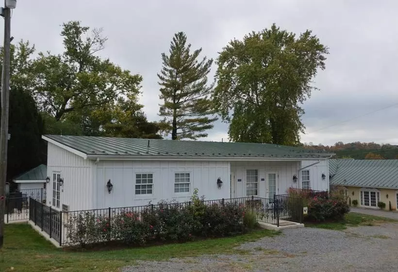 Majatalo Briar Patch Bed & Breakfast Inn