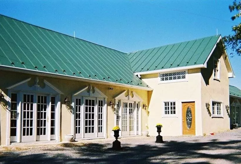 Majatalo Briar Patch Bed & Breakfast Inn