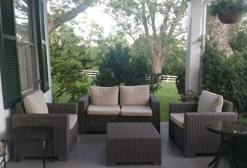 Majatalo Briar Patch Bed & Breakfast Inn