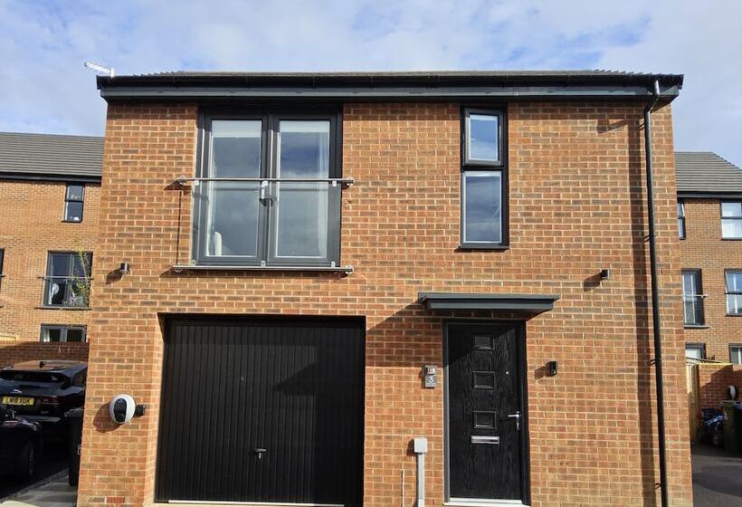 Резиденция Luxury Small Cozy House With Lake View