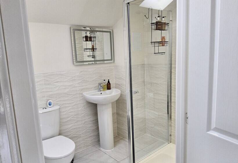 Резиденция Luxury Small Cozy House With Lake View