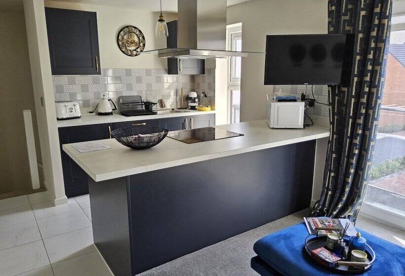 Резиденция Luxury Small Cozy House With Lake View