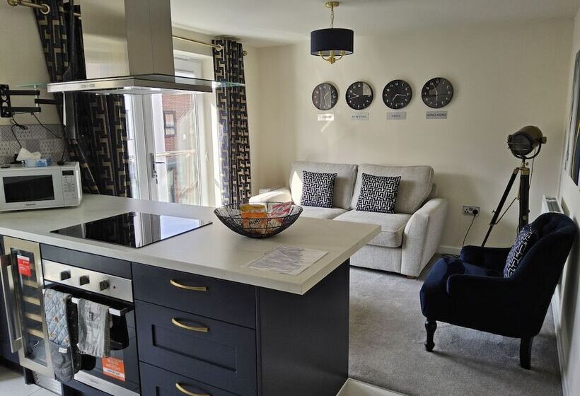 Резиденция Luxury Small Cozy House With Lake View