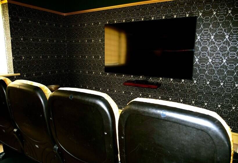 Резиденция Deluxe 4/5 Bed Hot Tub Cinema Room 15