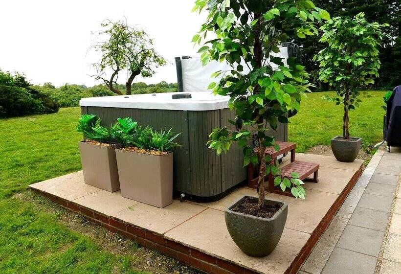 Резиденция Deluxe 4/5 Bed Hot Tub Cinema Room 15