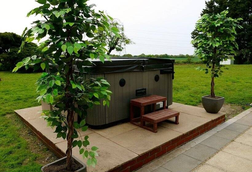 Резиденция Deluxe 4/5 Bed Hot Tub Cinema Room 15