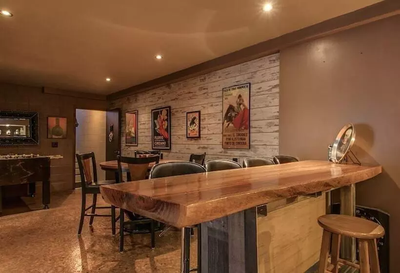 Spectacular Fountain Hills 5 Bdrm W/pool And Views