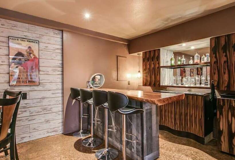 Spectacular Fountain Hills 5 Bdrm W/pool And Views