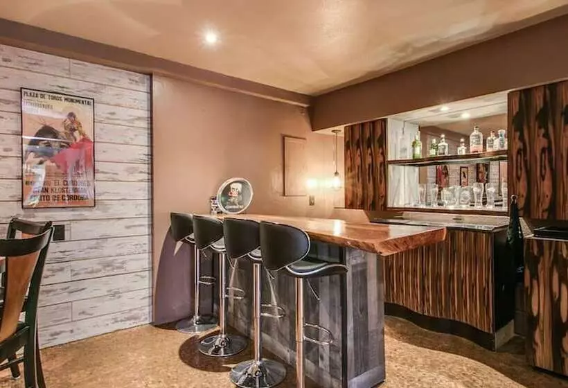 Spectacular Fountain Hills 5 Bdrm W/pool And Views