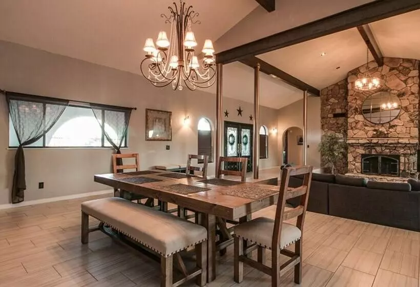 Spectacular Fountain Hills 5 Bdrm W/pool And Views